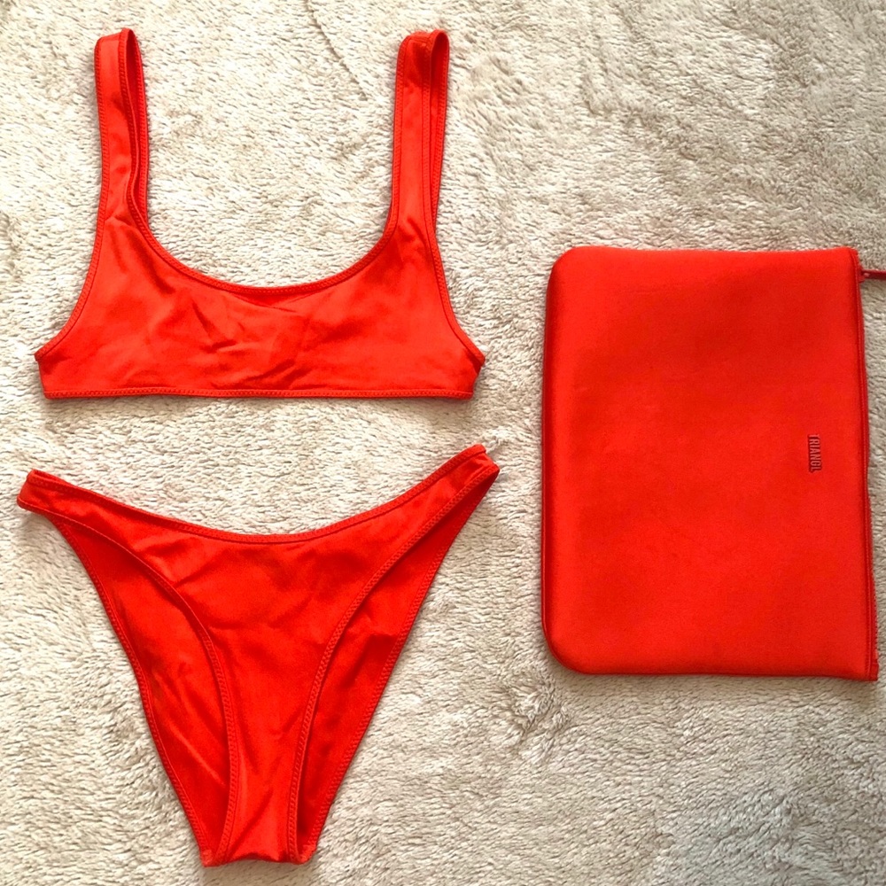 triangl red gia bikini